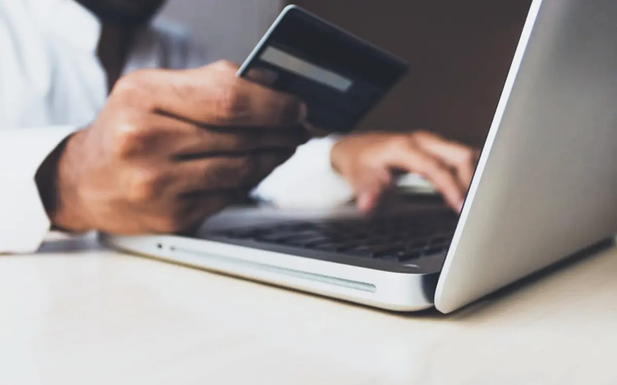 AI для интернет-магазина: где он реально экономит и продаёт